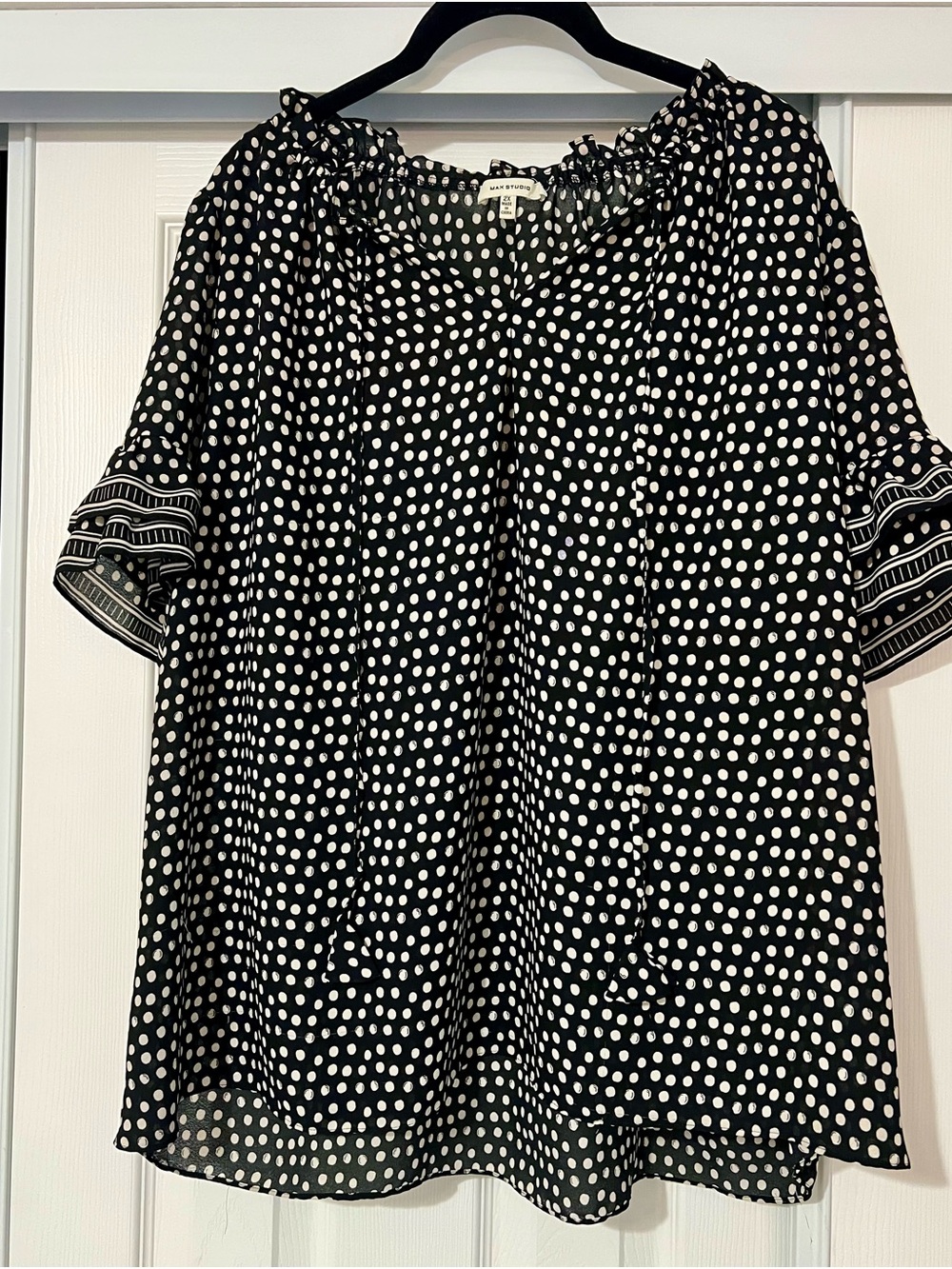 Max Studio Polka Dot Blouse with Ruffled sleeves - Black/White size 2X